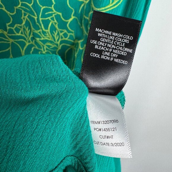 Torrid Floral Embroidered Green Tank Top‎ Size 2 Adjustable Straps Vacation - Picture 6 of 8